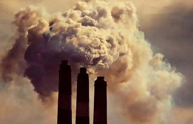 Coal plants release heavy levels of planet-warming greenhouse gases and are among the worst forms of pollution in the world. (Photo: iStock)