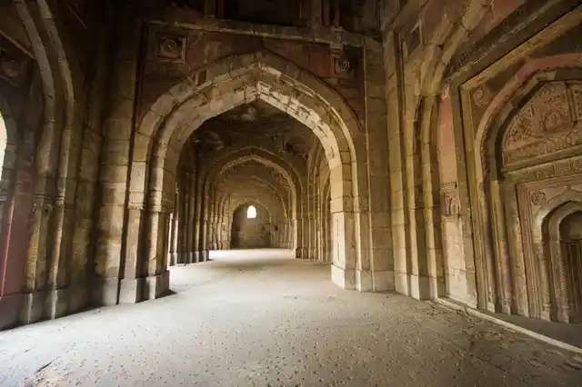 The mosque hasn’t really been protected lately. (Photo: Abhilash Mallick/<b>The Quint)</b>