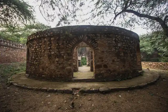 This beautiful construction is now covered with unwanted plants and moss. (Photo: Abhilash Mallick/<b>The Quint)</b>