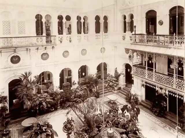 Esplanade Courtyard. (Photo Courtesy: Tata Central Archives)