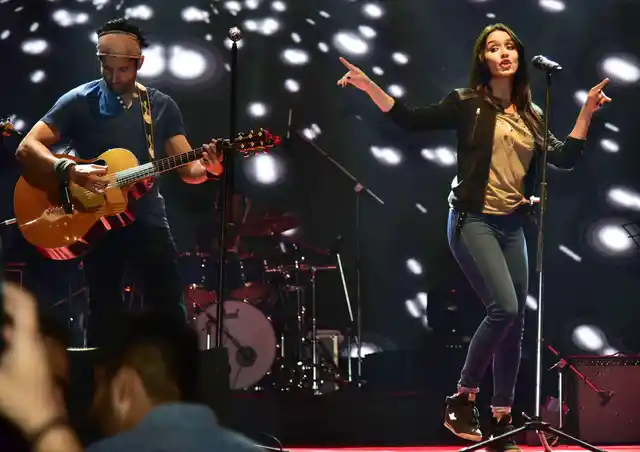 Farhan Akhtar and Shraddha Kapoor on stage promoting their film via a concert in Delhi. (Photo: Yogen Shah)