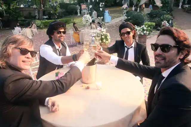 Luke Kenny, Purab Kohli, Farhan Akhtar and Arjun Rampal on the sets of <i>Rock On 2. </i>(Photo courtesy: Twitter)