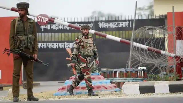 Soldiers take positions outside an army camp at Nagrota, in the outskirts of Jammu, on 29 November 2016. (Photo: AP)
