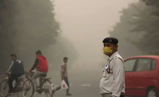 Pollution in Delhi is affecting people’s health. (Photo: PTI)
