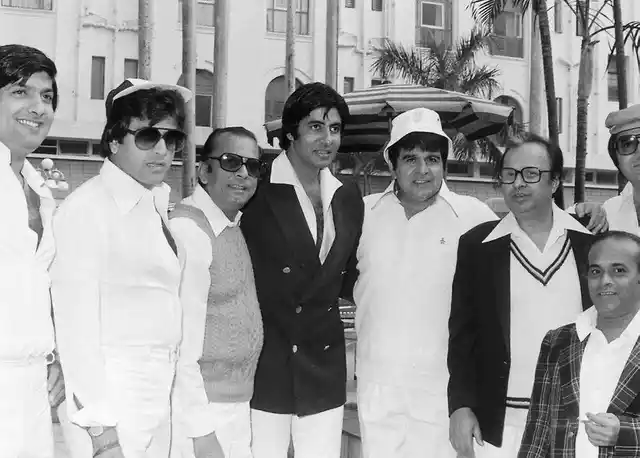 (Third from left) Johnny Walker with (from left) Anil Dhawan, Jeetendra, Amitabh Bachchan, Dilip Kumar, Anil Chatterjee, Rabi Ghosh and Prem Chopra at a charity cricket match at Eden Gardens in 1979. (Photo courtesy: <a href="https://www.facebook.com/photo.php?fbid=1661680557418354&set=a.1470622189857526.1073741829.100007292772099&type=3&theater">Facebook/sanmoybanerjee</a>)