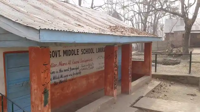 As per Yasira Jan, District Manager Budgam CSC, making Lanura ‘cashless’ was based on them training at least one member of the 120 households in the village. (Photo: Nisar Dharma/<b> The Quint</b>)