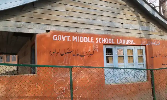 Government school at Lanura village where training sessions were organised after the demonetisation announcement. (Photo: Nisar Dharma/<b> The Quint</b>)