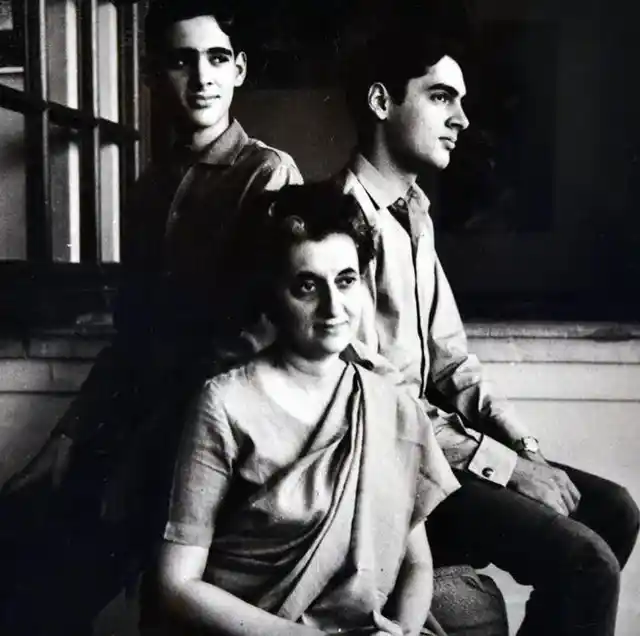 A rare photo of the Gandhi family.