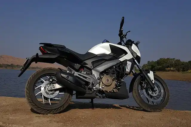 That’s one sleek profile on the Bajaj Dominar 400. (Photo Courtesy: Motorscribes) 