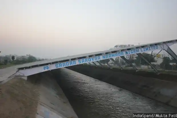 The 10 MW solar canal-top plant at Vadodara in Gujarat, built atop the Sardar Sarovar Canal. As costs reduce, solar installations atop or beside thousands of kilometres of canals might allow India to double its renewable-energy capacity, while saving land. (Image courtesy: IndiaSpend/Mukta Patil)
