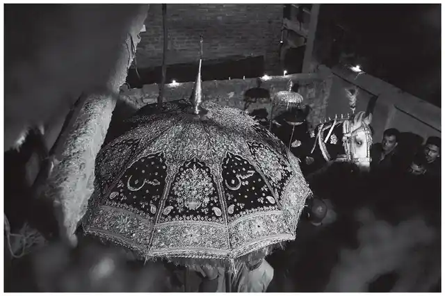 A Muharram procession in Srinagar, 2015. (Photo Courtesy: <i>Witness: Kashmir 1986-2016</i>/Syed Shahriyar)