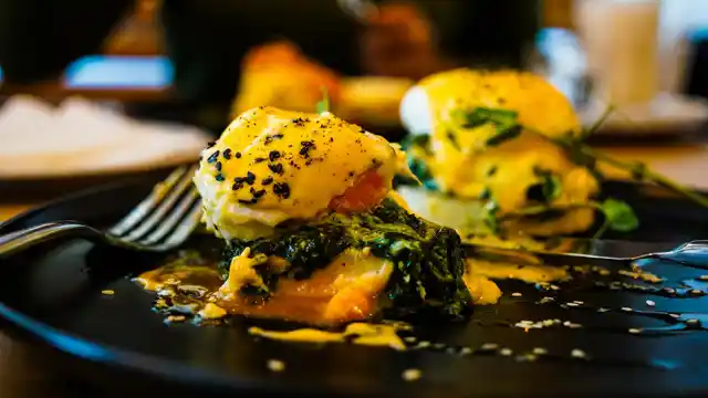 Try poached egg over spinach, made in olive oil. 