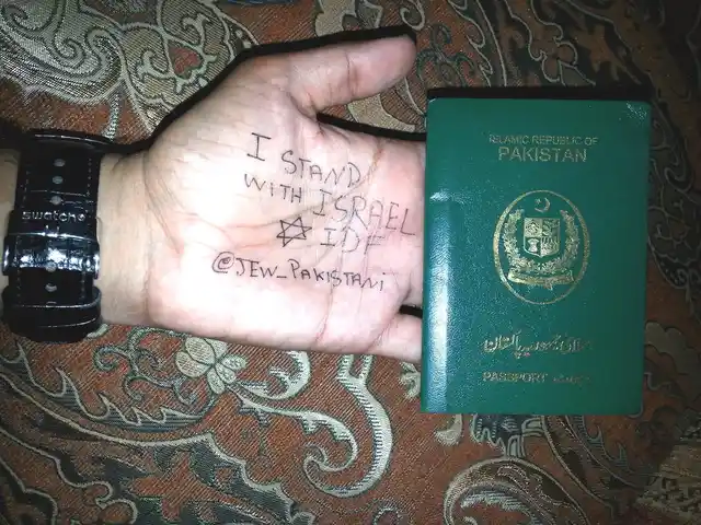 Benkhald expresses solidarity with Israel in a 2014 picture. (Photo Courtesy: Facebook/<a href="https://www.facebook.com/Jew.Pakistani">Fishel Benkhald</a>)