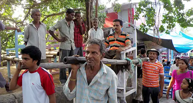 Carrying tourists in palanquins up the hill to the famous caves is a means of earning a pittance for islanders, young and old. (Photo Courtesy: Gajanan Khergamker/<a href="http://www.villagesquare.in/2017/03/31/development-distant-dream-elephanta-island/">Village Square</a>)