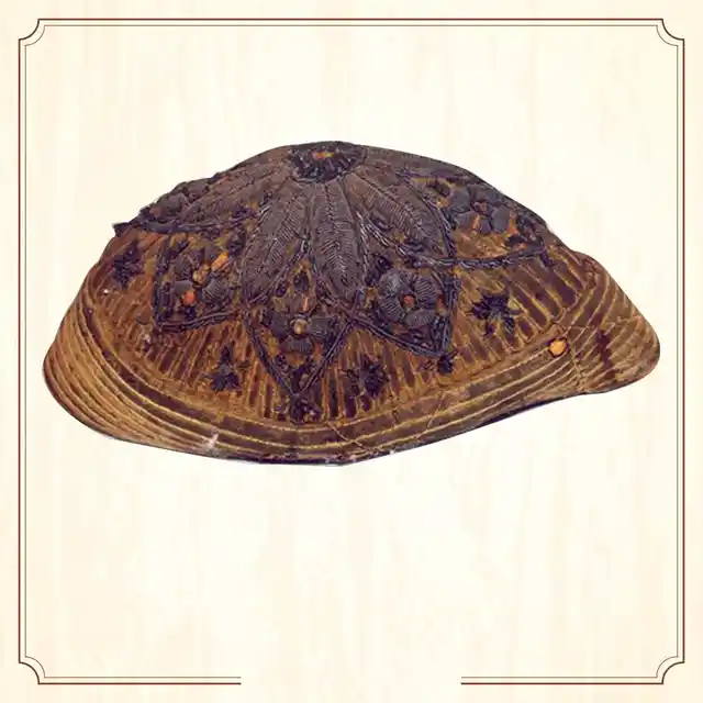 This is Sukhdev’s cap. The revolutionary usually wore it as a part of his attire. He was wearing this when he was caught and imprisoned. (Image Altered by The Quint/Original Photo Courtesy: <a href="http://www.supremecourtofindia.nic.in/sciphoto/photo_m1.html">Supreme Court of India)</a>