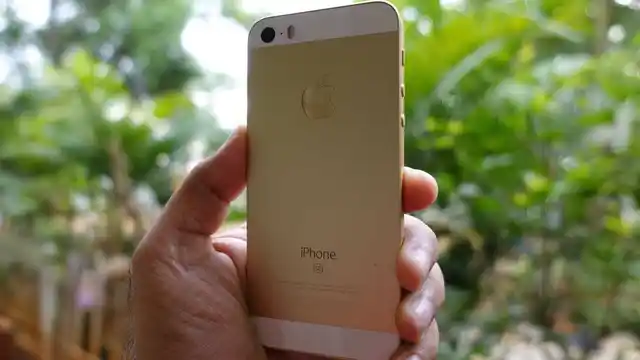 The Apple iPhone SE.