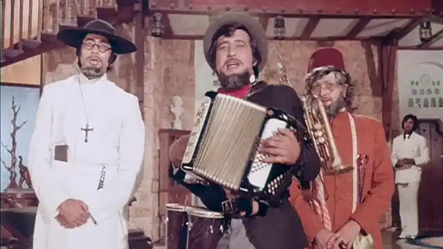 A still from Amar Akbar Anthony. (Photo courtesy: Twitter)