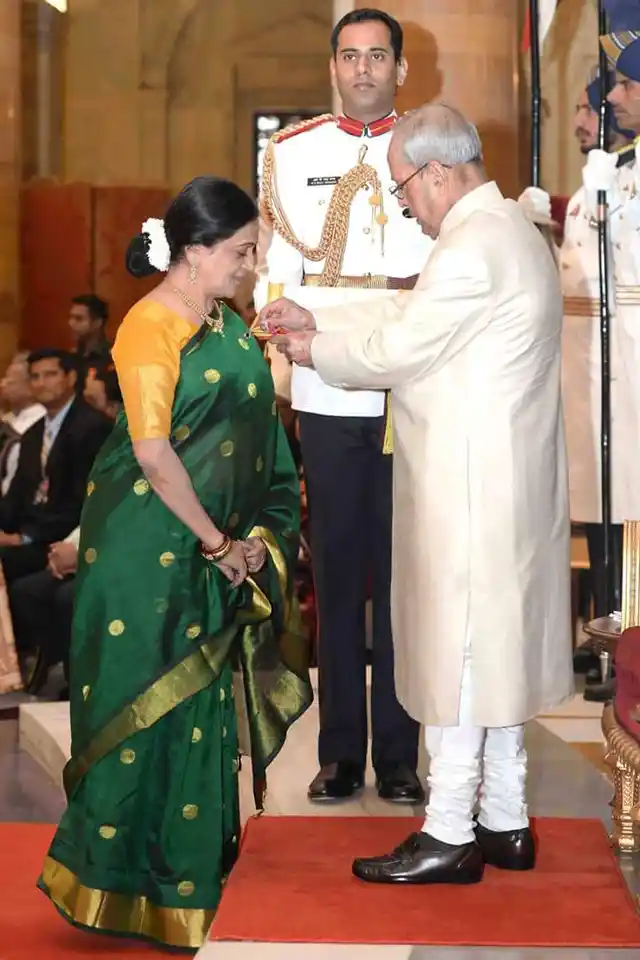 Bhawana Somaaya received the Padma Shri from the President. (Photo courtesy: Bhawana Somaaya)