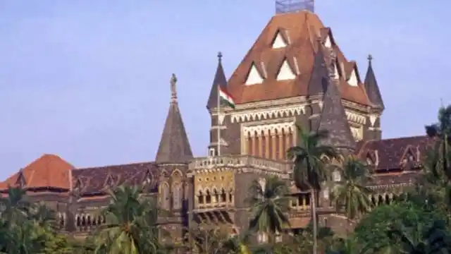 The Bombay High Court ordered the DGCA to demolish or reduce height of over 100 buildings near airport. (Photo Courtesy: Twitter/<a href="https://twitter.com/KirtanChauhan">@<b>KirtanChauhan</b></a>)