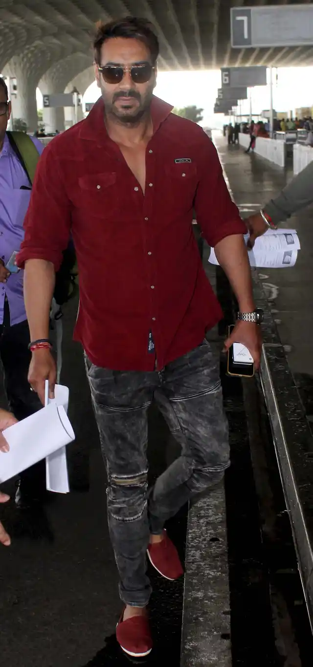 This is a rare sighting for our shutterbugs - it’s Ajay Devgn. (Photo: Yogen Shah)