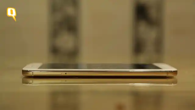Is the Vivo V5s a dependable device? (Photo: Shiv Kumar Maurya/<b>The Quint</b>)