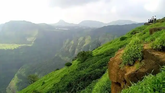 The hills beckon you in Lonavala. (Photo Courtesy: Twitter/<a href="https://twitter.com/VinayValaki">@VinayValaki</a>)