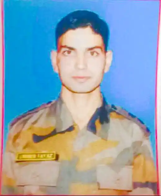 Lt Ummer was 23 and was the son of an apple farmer. (Photo Courtesy: Twitter/<a href="https://twitter.com/JournoPranay">@JournoPranay</a>)