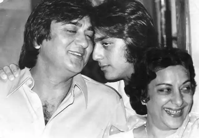 Sunil Dutt with son Sanjay and wife Nargis. (Photo courtesy: Twitter)