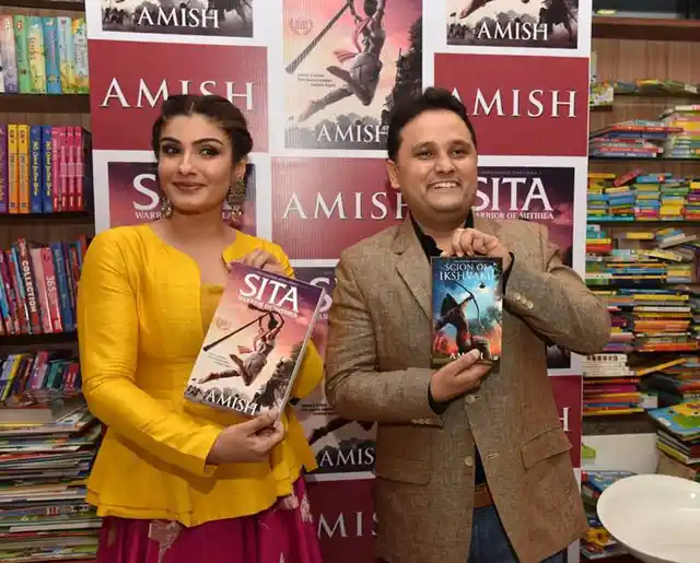 Raveena Tandon and Amish Tripathi at his book launch. (Photo Courtesy: Facebook/AuthorAmish)
