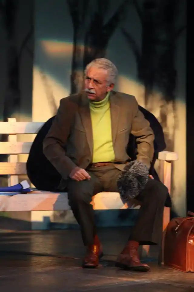 Naseeruddin Shah displays an astonishing range of emotions as Jamaluddin Lutfullah. <a href="https://www.facebook.com/pg/MotleyTheater/photos/?ref=page_internal">(Photo courtesy: Facebook/ Motley)</a>
