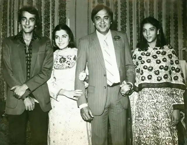 Sunil Dutt with his children Sanjay, Namrata and Priya. (Photo courtesy:<a href="http://www.magnamags.com/stardust/Sanjay-Dutt--%E2%80%9CI-lied-about-my-drug-addiction%20-even-to-my-own-family%E2%80%9D/6720"> magnamags.com</a>)
