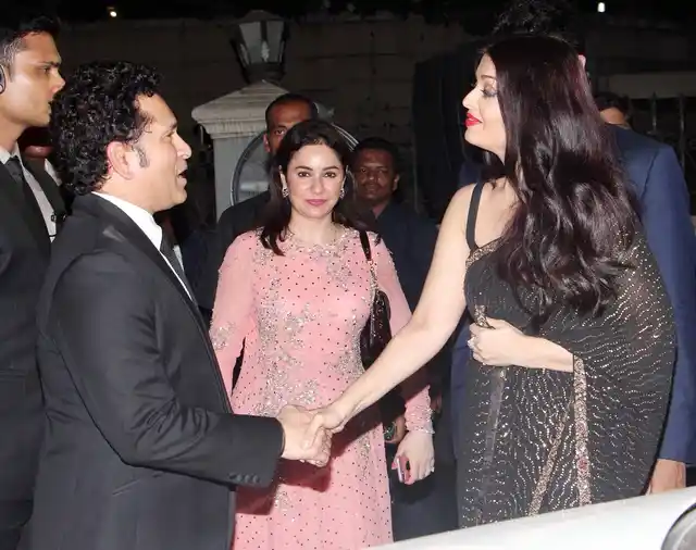 Aishwarya Rai Bachchan greets Sachin Tendulkar. (Photo: Yogen Shah) 
