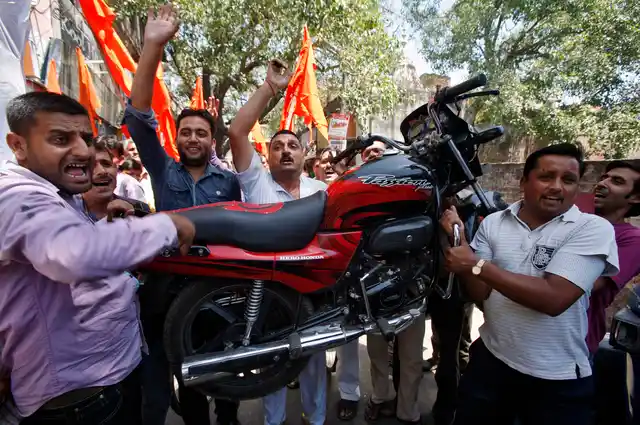 Activists from Shiv Sena, a Hindu hardline group, carry a motorcycle as they shout slogans during a protest against the price hike in petrol, in Jammu May 24, 2012. (Photo: Reuters) 