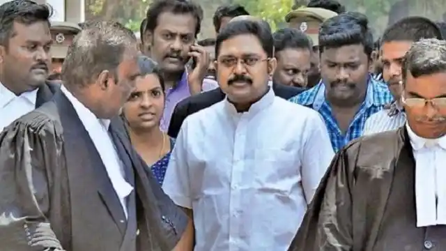 TTV Dhinakaran with his lawyers 
