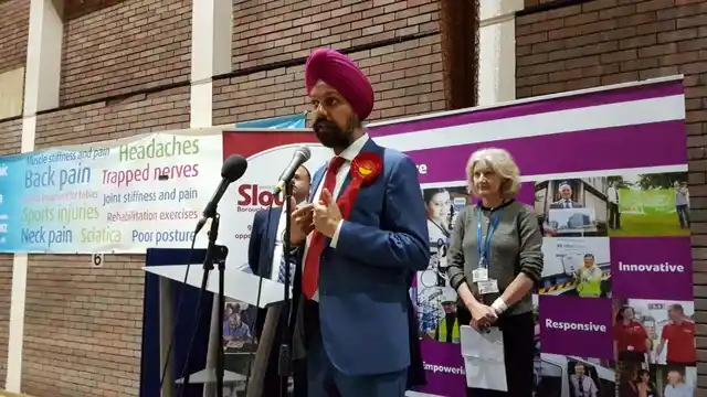 Tan Dhesi, winner from Slough, during his victory speech. (Photo: Kamalpreet Kaur/ <b>The Quint</b>)