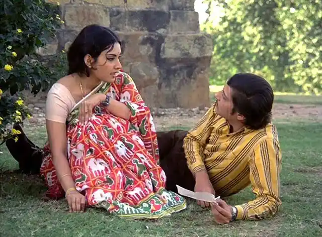 Vidya Sinha and Amol Palekar in <i>Rajnigandha.</i>