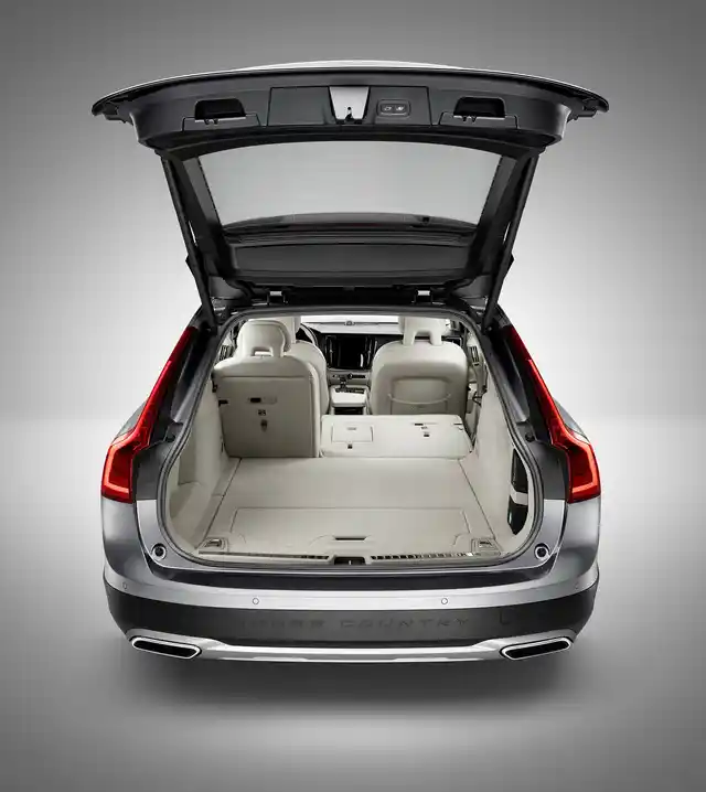 The V90 Cross Country has over 560 litres of boot space. 