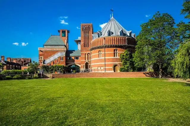 Nothing beats the experience of snatching a sneak peek into Shakespeare’s life, in this unique way.