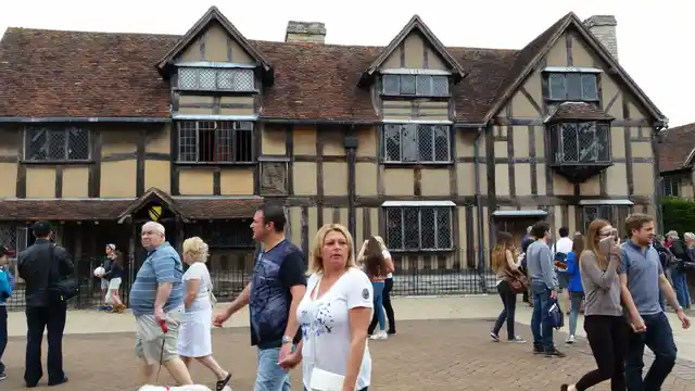 As you step inside the house, the old interior (kept as it was during the time of Shakespeare) fascinates the visitor.