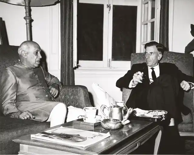 US Ambassador to India John Kenneth Galbraith and Prime Minister Nehru conferring at the time of the conflict. (Photo Courtesy: Wikimedia Commons)