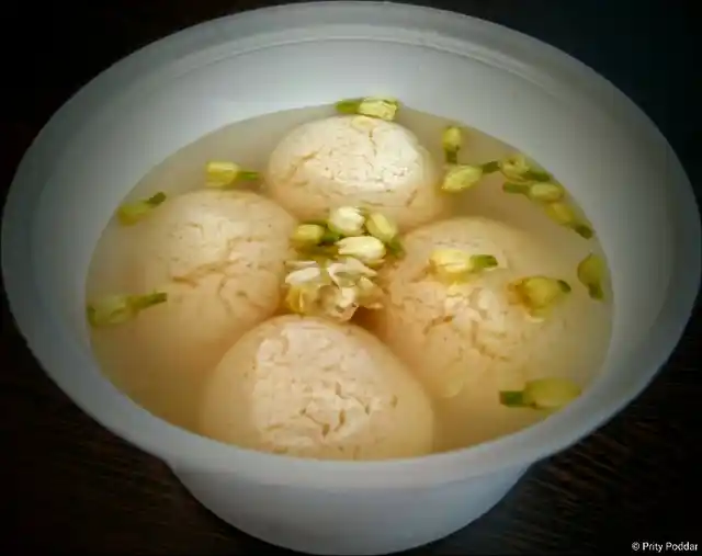 Bela Rasgullas. 