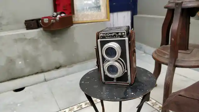 This is Ricohflex camera. 