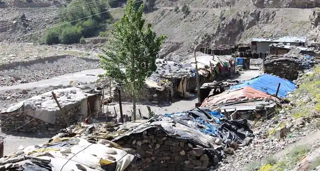 Migrant workers live in unhygienic shanties at Rekong Peo in Himachal Pradesh. 