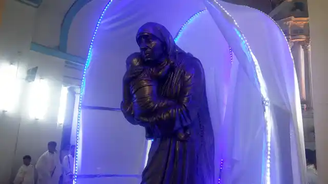 Bronze statue of Mother Teresa unveiled by Vatican ambassador.