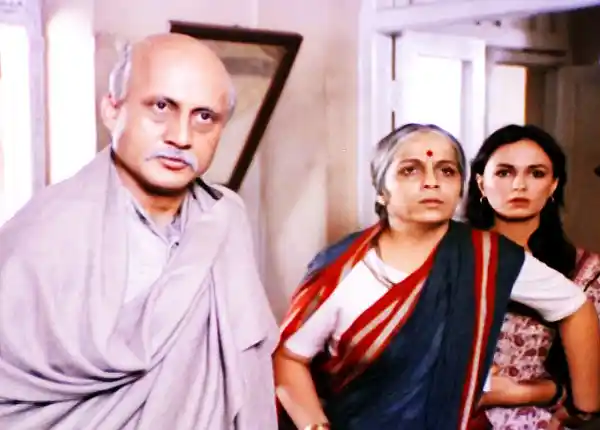 Anupam Kher, Rohini Hattangadi and Soni Razdan in Mahesh Bhatt’s <i>Saaransh.</i> 