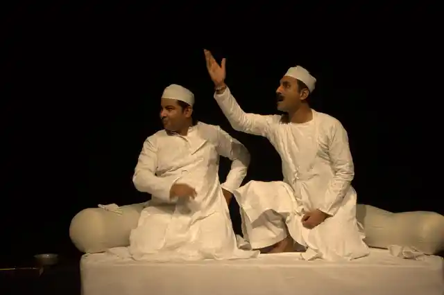 Murtaza Danish Hussain (left) and Mahmood Farooqui (right) are well known Dastangoi artists. It was Murtaza who introduced the victim to Farooqui. 