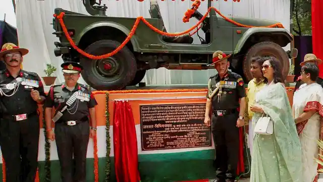 Army Chief General Bipin Rawat unveils a memorial of war hero Havildar Adbul Hamid in Ghazipur on Sunday.