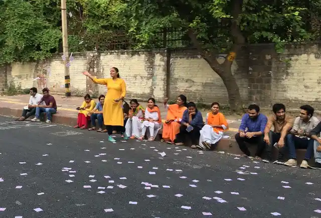 Meanwhile, supporters of different organisations contesting the elections did not hesitate to throw pamphlets around in full public view. 