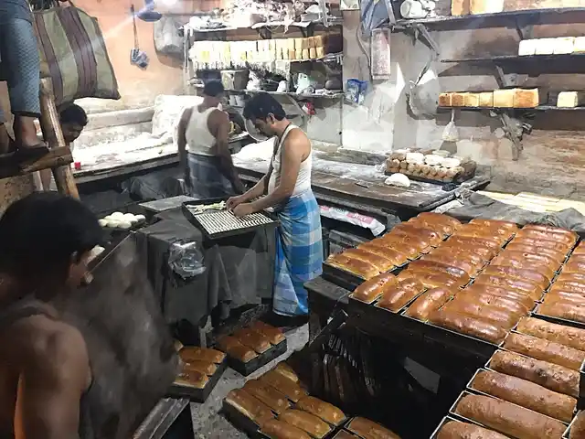 The bakery smells of freshly baked fluffy pound bread.