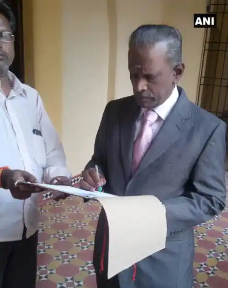 <p>Retired Madras HC Judge Justice A Arumughaswamy officially took over as the chief of inquiry commission to probe J Jayalalithaa’s death on 27 October.</p>